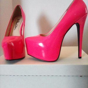 Size 8 Definitely Blossom Collection Pink platform heels